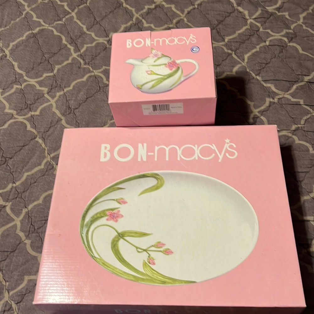 Ceramic platter and tea pot set